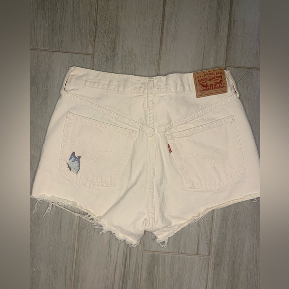 Levi's White Jean Shorts with Butterfly Design - Picture 2 of 4